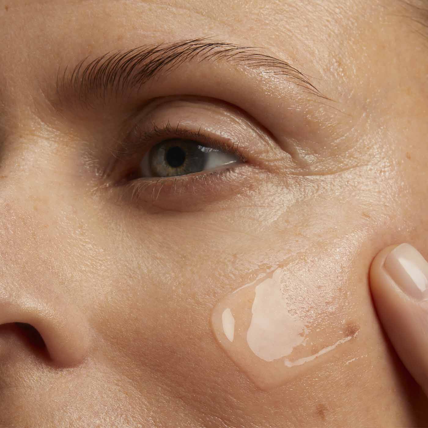 Multi-Intensive Smoothing Treatment Essence | CLARINS | CLARINS®