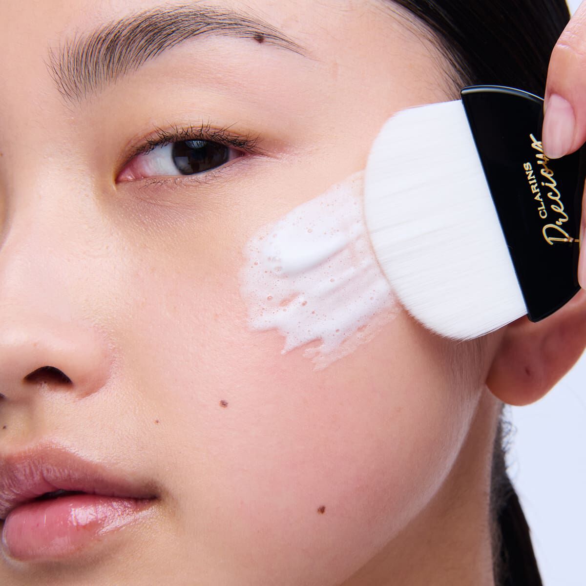 Precious La Mousse Foaming Face Cleanser - Hydrating Glow | CLARINS®