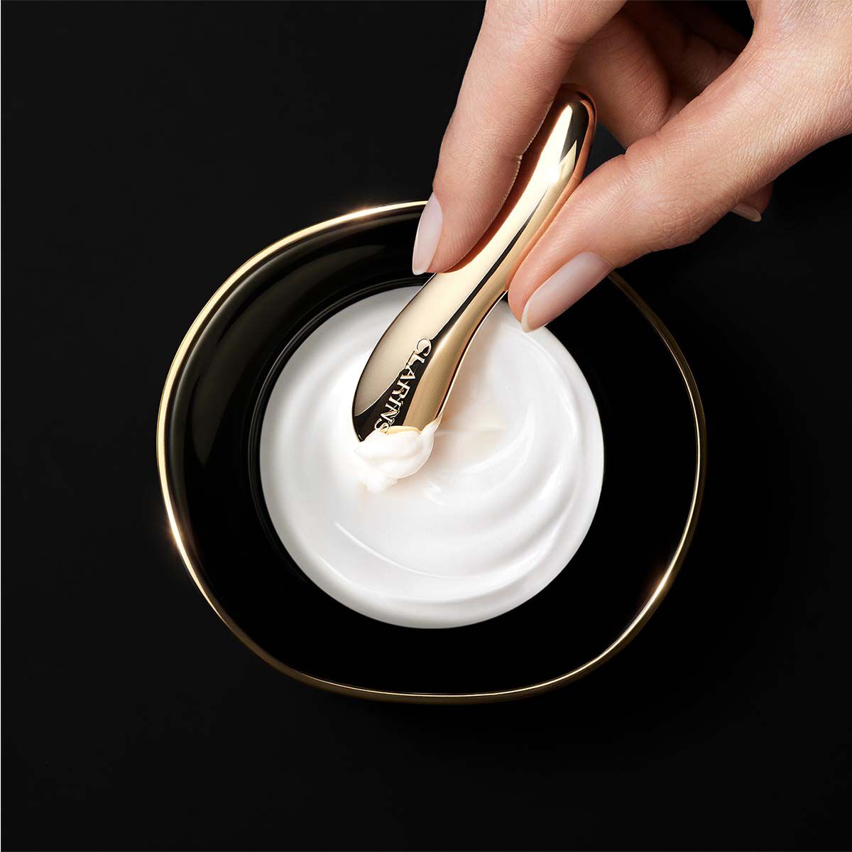 Precious La Crème Age-Defying Moisturizer | CLARINS®