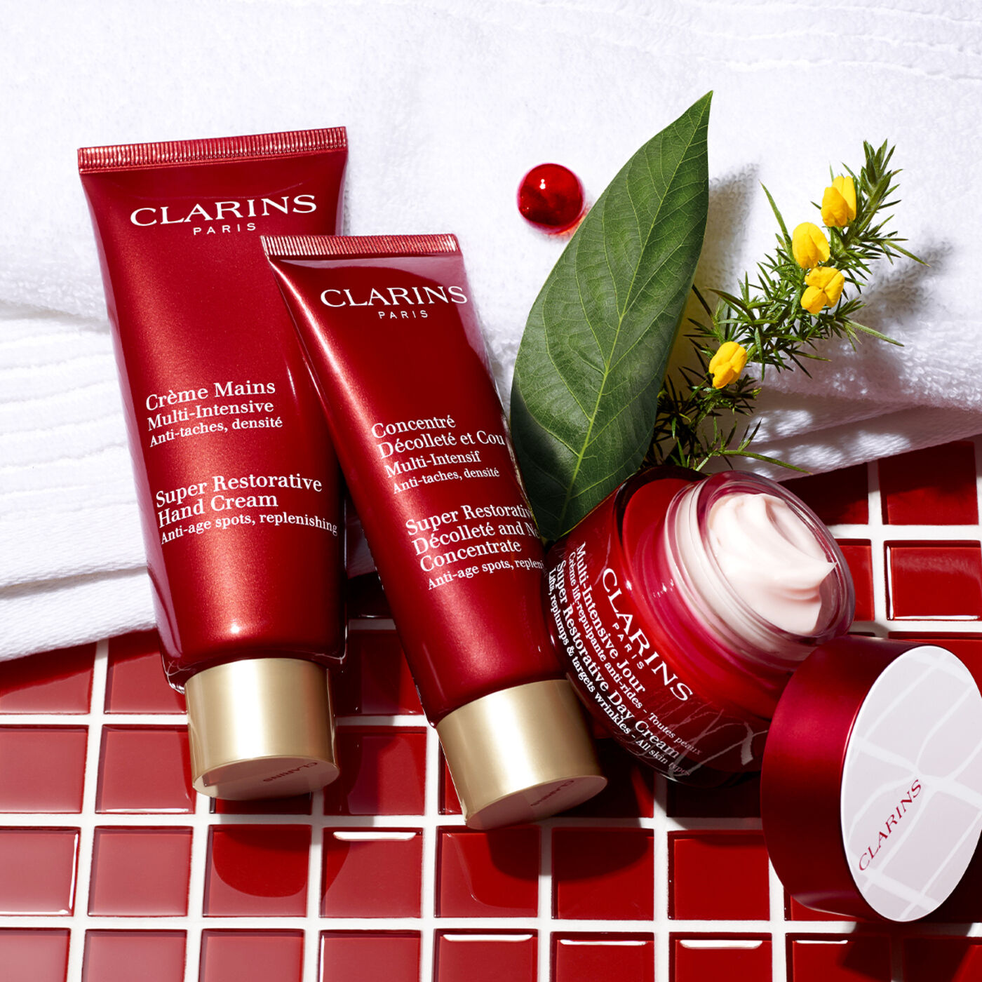 Super Restorative Décolleté and Neck Concentrate | CLARINS®
