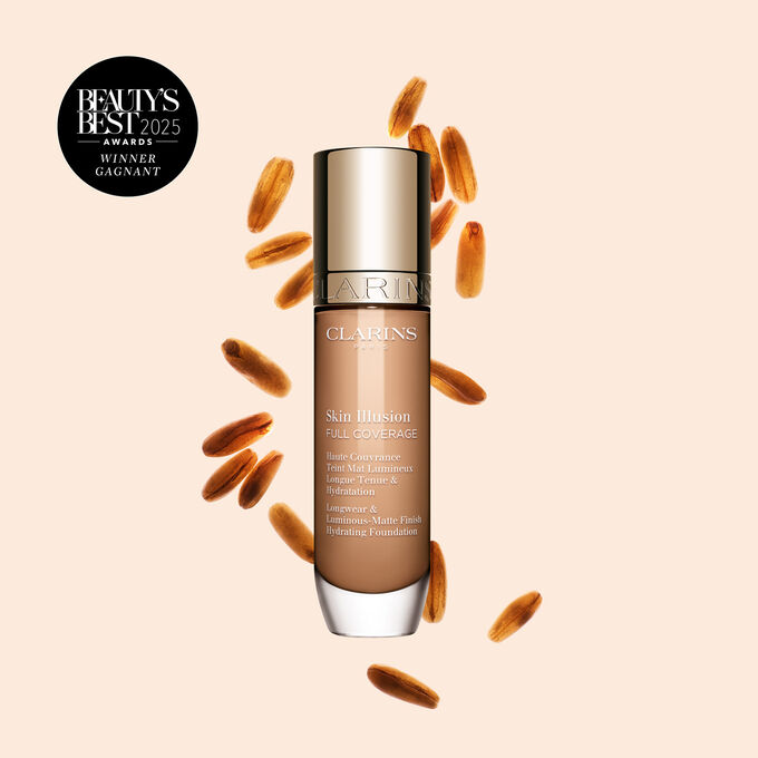 Skin Illusion Full Coverage Clarins présente son design épuré et son emballage éclatant, le fond de teint idéal pour un teint parfait et naturel.