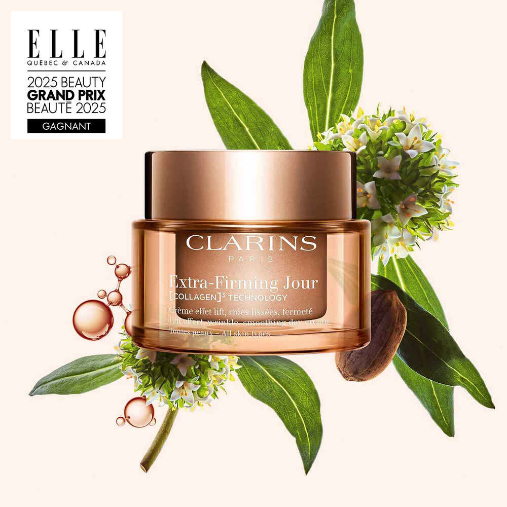 Plan produit de la Crème Extra-Firming Jour de Clarins pour tous les types de peau, avec mitracarpus, graine de pécan et molécule de collagène