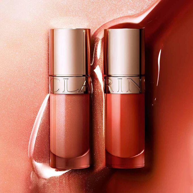 Le Lip Comfort Oil Clarins - Édition Limitée, disponible en deux teintes et hydratante avec des ingrédients d'origine naturelle.