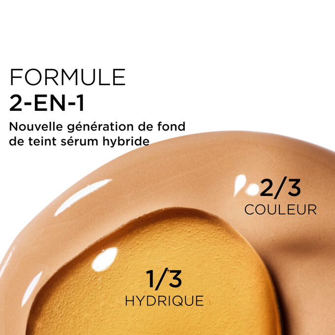 Gros plan sur le m&eacute;lange de deux textures : le s&eacute;rum et le fond de teint dans le fond de teint s&eacute;rum Clarins pour une couvrance nouvelle g&eacute;n&eacute;ration