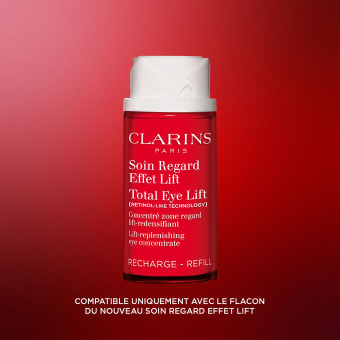 Plan produit de la recharge de la cr&egrave;me yeux Total Eye Lift Clarins sur fond rouge fonc&eacute; pour mettre en avant son design rechargeable durable