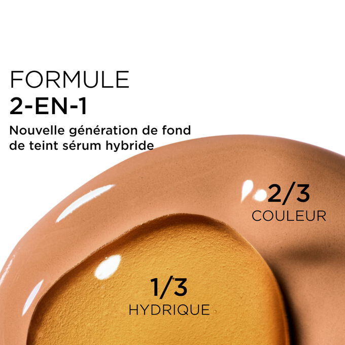 Gros plan sur le m&eacute;lange de deux textures : le s&eacute;rum et le fond de teint dans le fond de teint s&eacute;rum Clarins pour une couvrance nouvelle g&eacute;n&eacute;ration