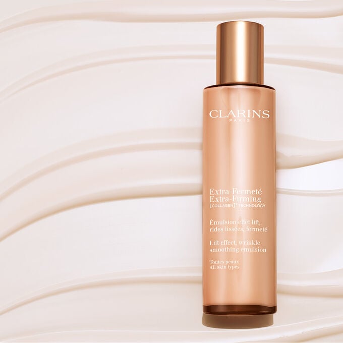 Plan produit de l&rsquo;&Eacute;mulsion Extra-Firming pour illustrer son effet raffermissant visible sur la peau.