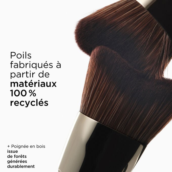 Pinceau fond de teint inspir&eacute; du Gua Sha