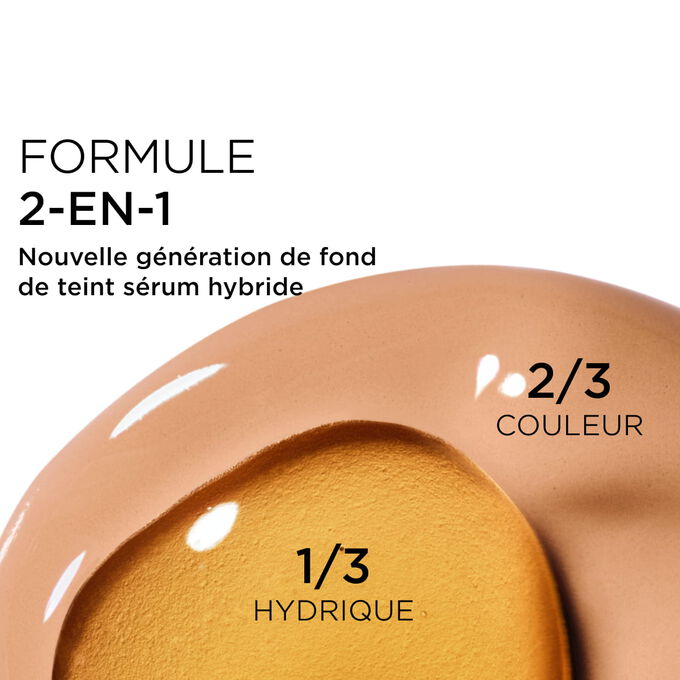 Gros plan sur le m&eacute;lange de deux textures : le s&eacute;rum et le fond de teint dans le fond de teint s&eacute;rum Clarins pour une couvrance nouvelle g&eacute;n&eacute;ration