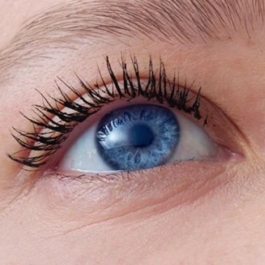 Wonder Perfect 5D's results on lashes, for a fanned out lashes effect