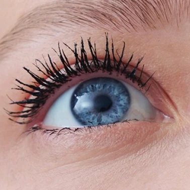 Wonder Volume Mascara XXL's results on lashes, for a supersize lashes effect