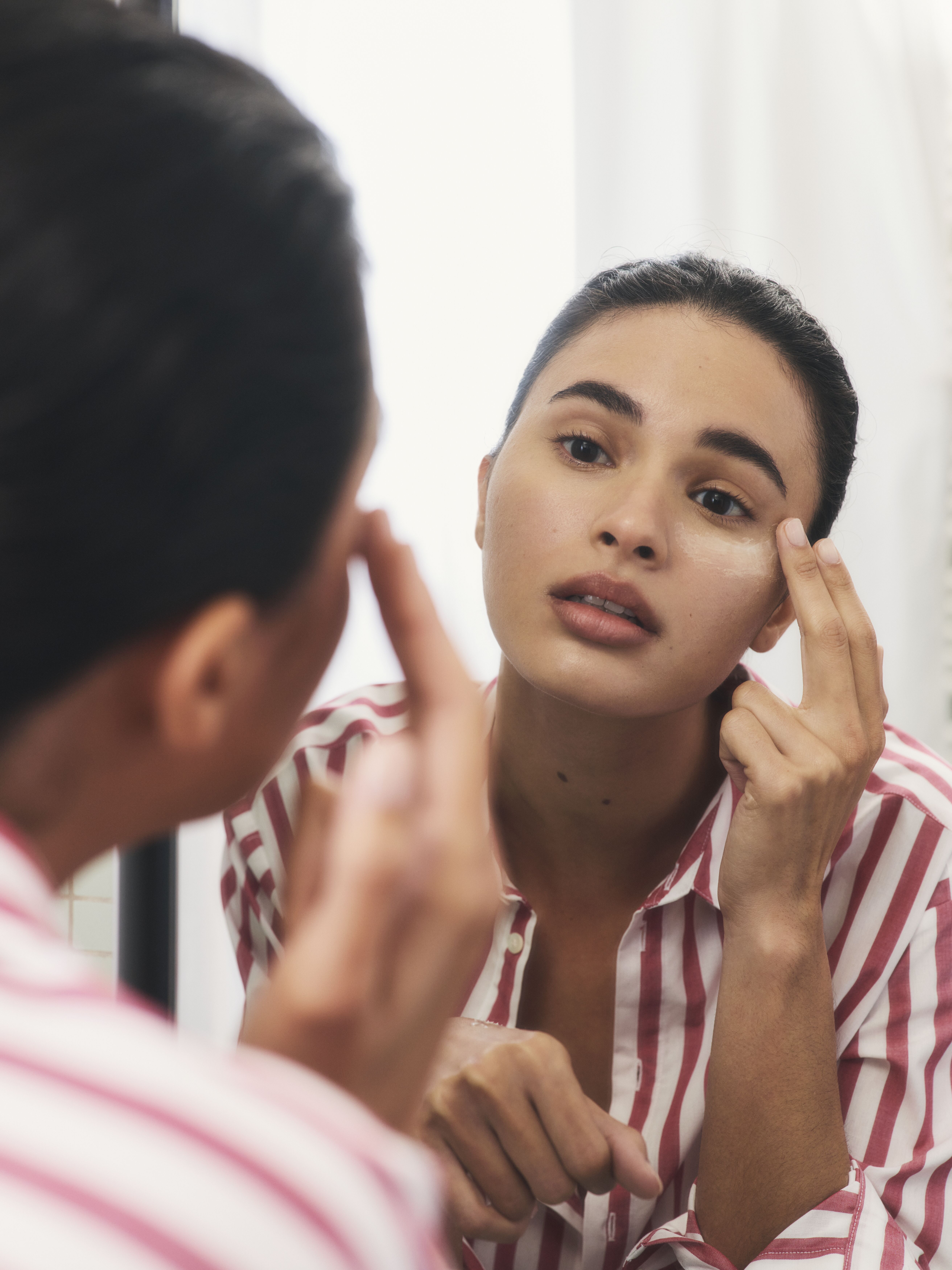 How to get rid of dark circles and puffiness around the eyes?